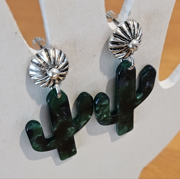 NWT'S - COWGIRL CONFETTI - Wild Cactus Silver Tone Stud Drop Earrings - Picture 6 of 7
